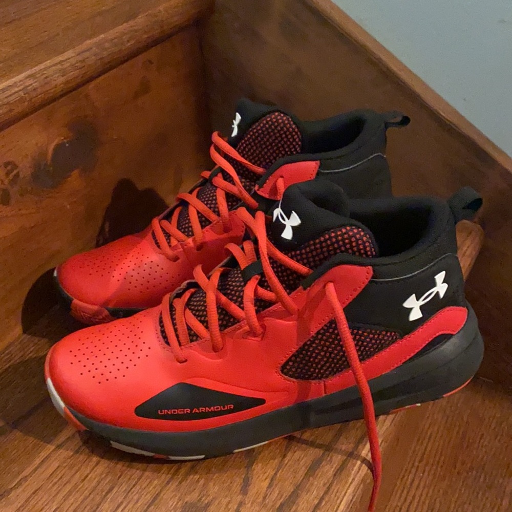 GUC basketball sneakers